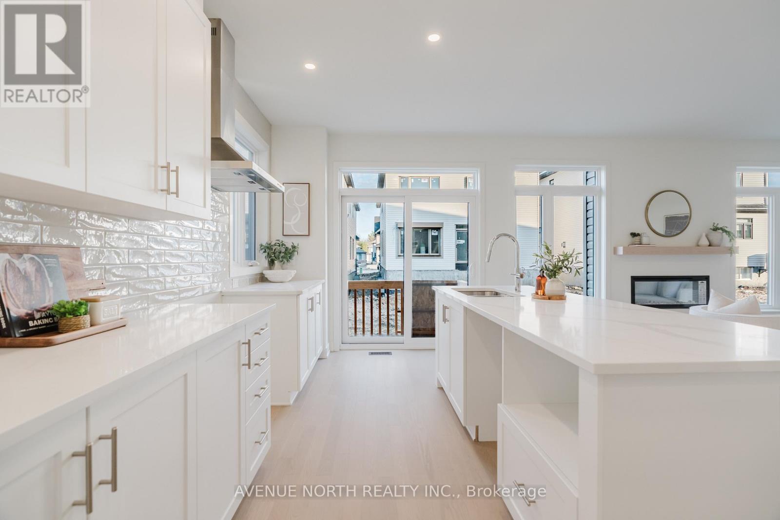 1729 ROTTERDAM CIRCLE - 24
