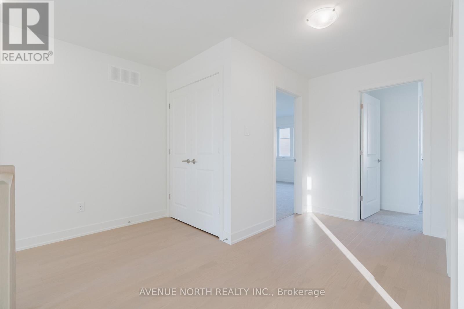 1729 ROTTERDAM CIRCLE - 40