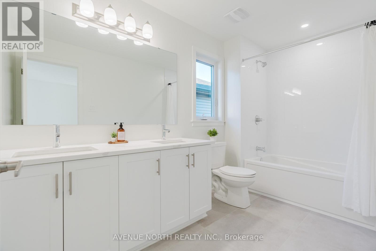 1729 ROTTERDAM CIRCLE - 42