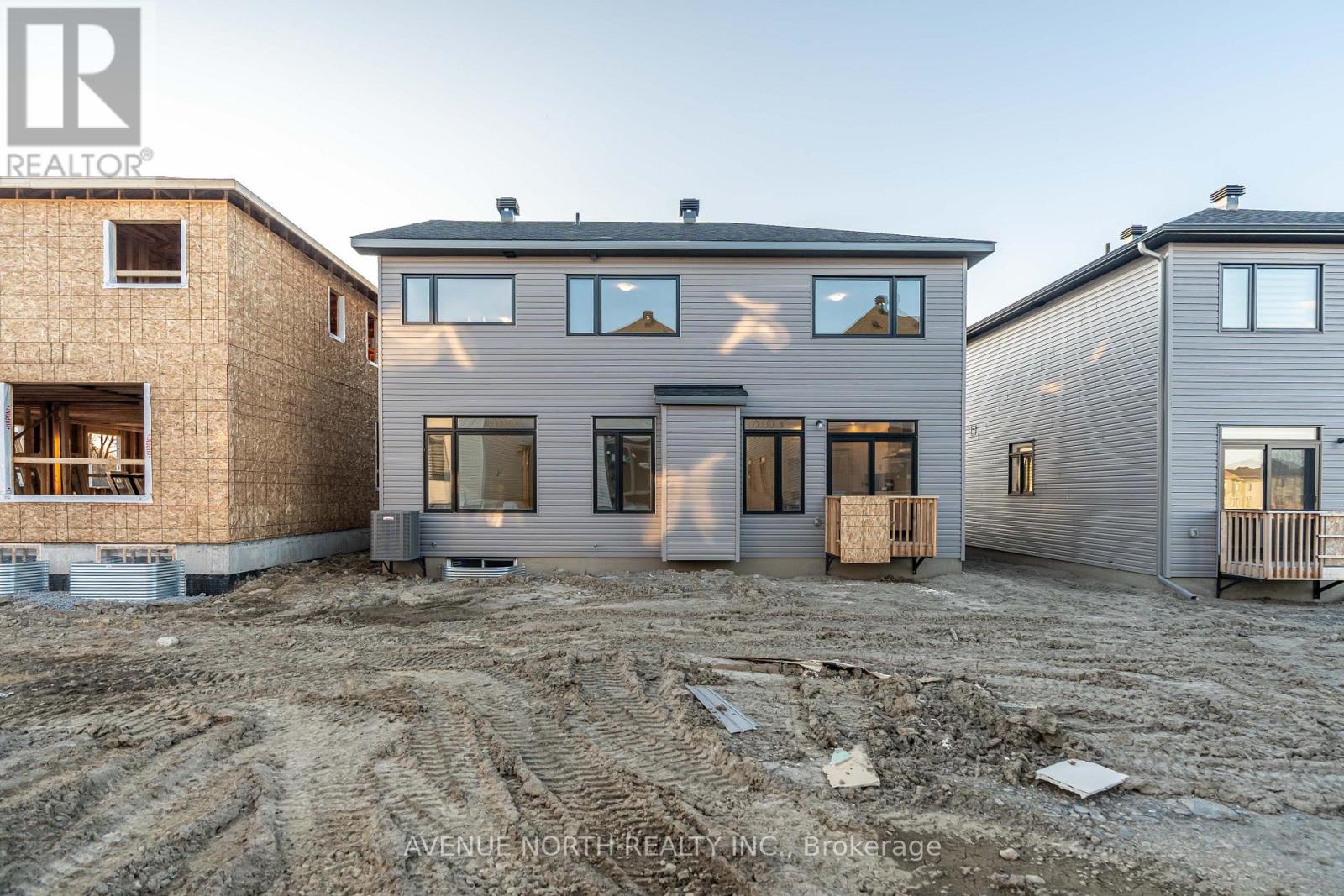 1729 ROTTERDAM CIRCLE - 49
