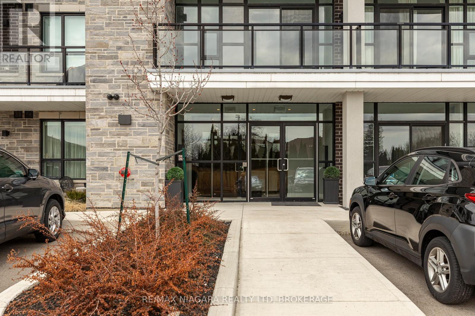 #208 120 SPRINGVALLEY CRESCENT - 2