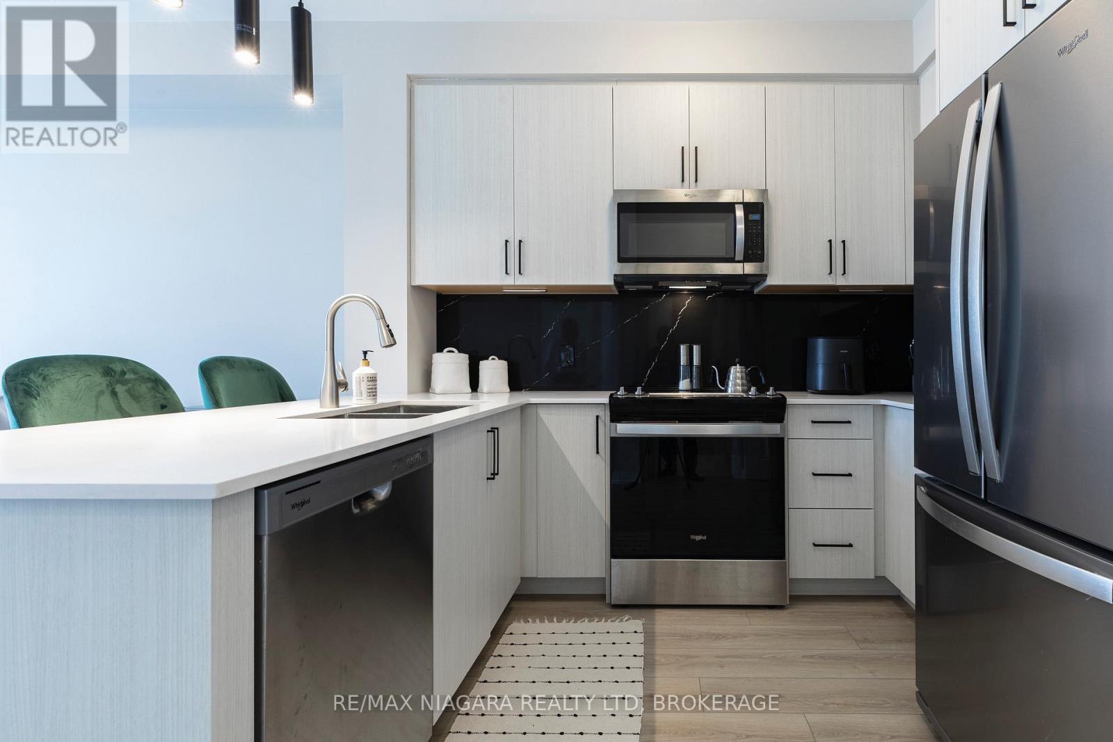 #208 120 SPRINGVALLEY CRESCENT - 21