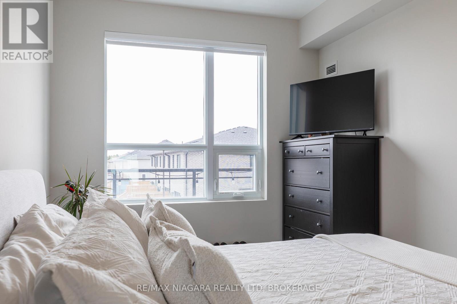 #208 120 SPRINGVALLEY CRESCENT - 25