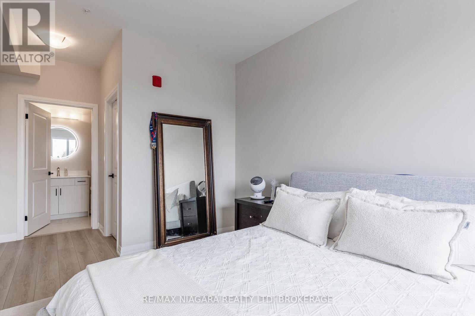 #208 120 SPRINGVALLEY CRESCENT - 26