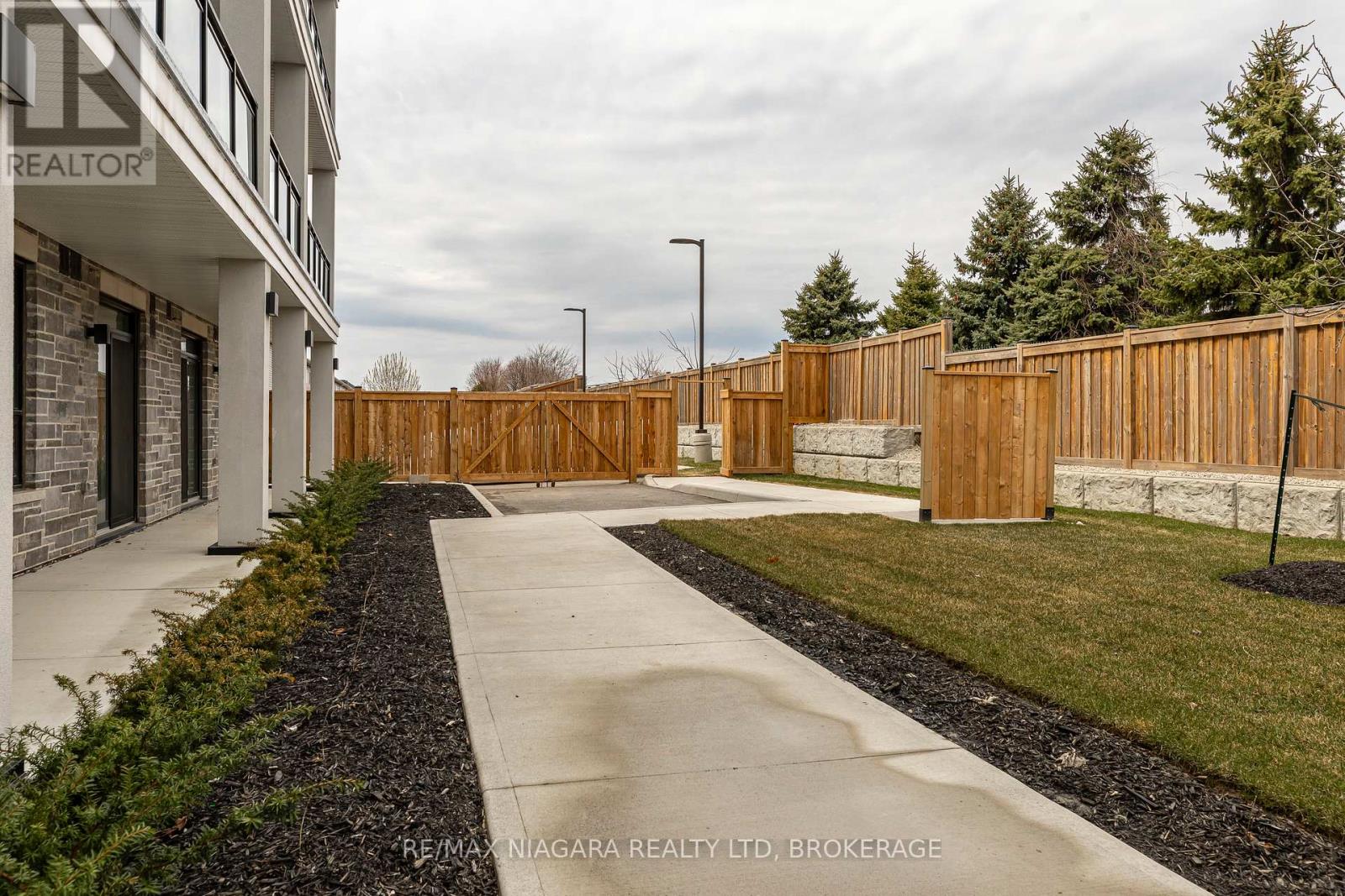 #208 120 SPRINGVALLEY CRESCENT - 48