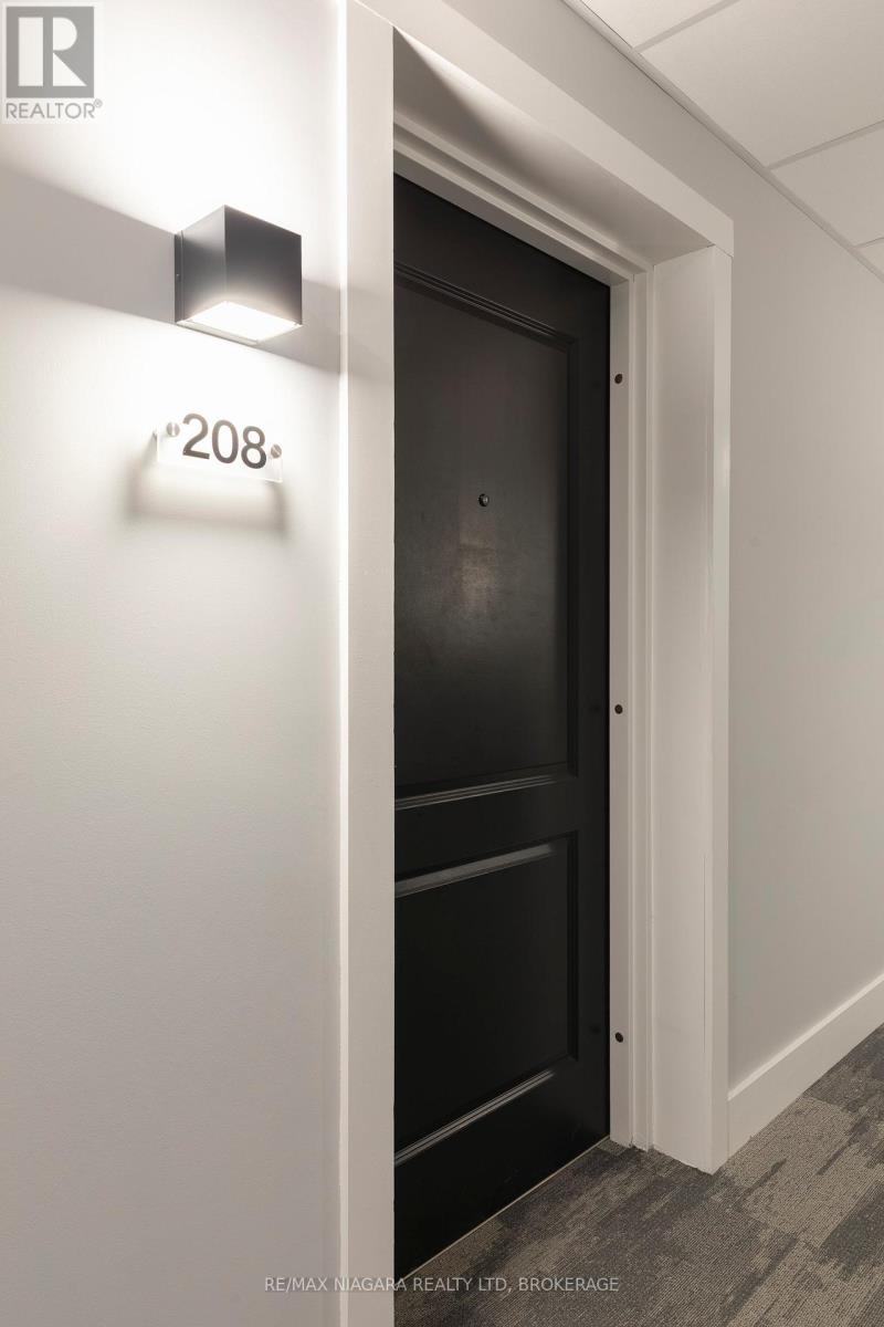 #208 120 SPRINGVALLEY CRESCENT - 7
