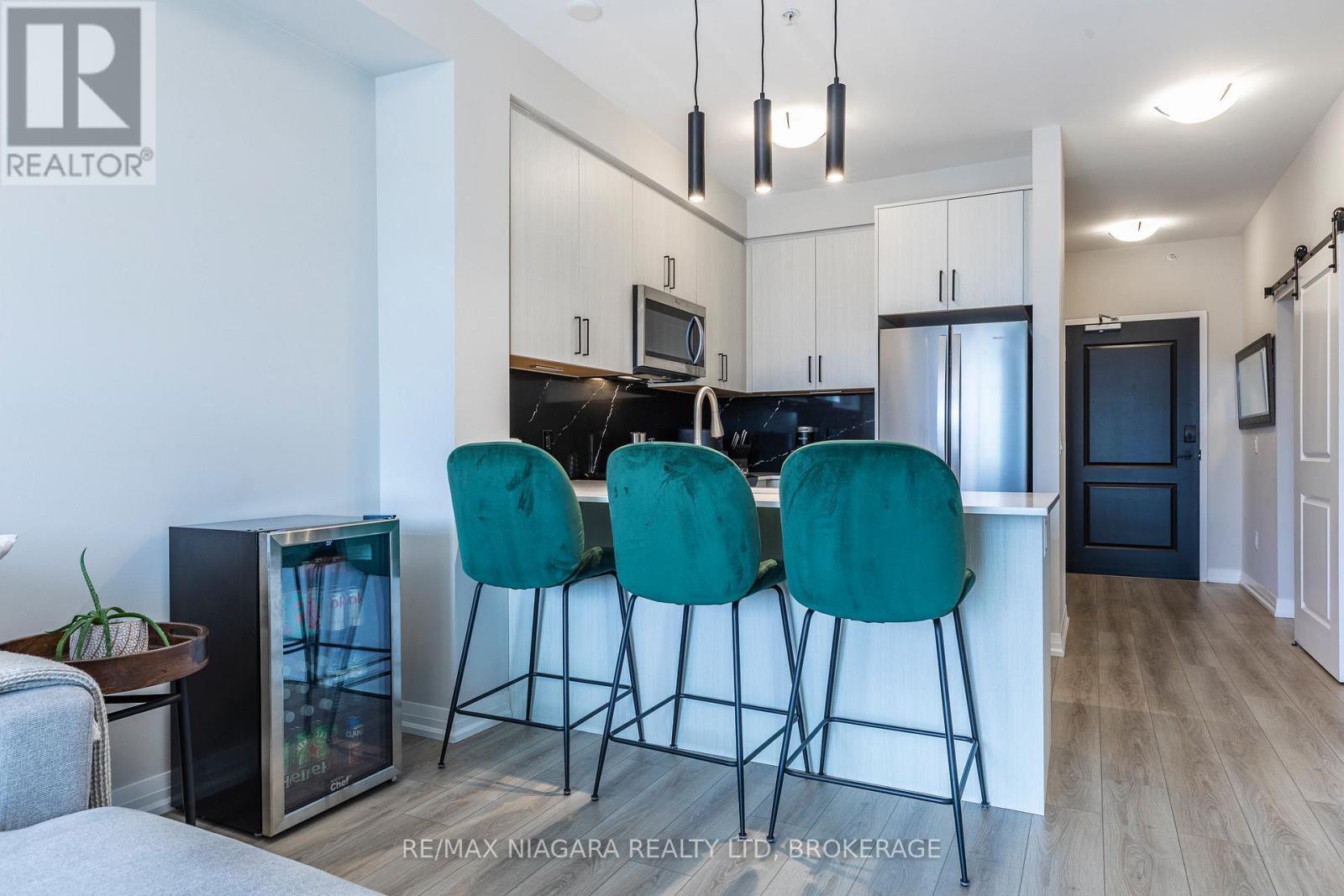 #208 120 SPRINGVALLEY CRESCENT - 9