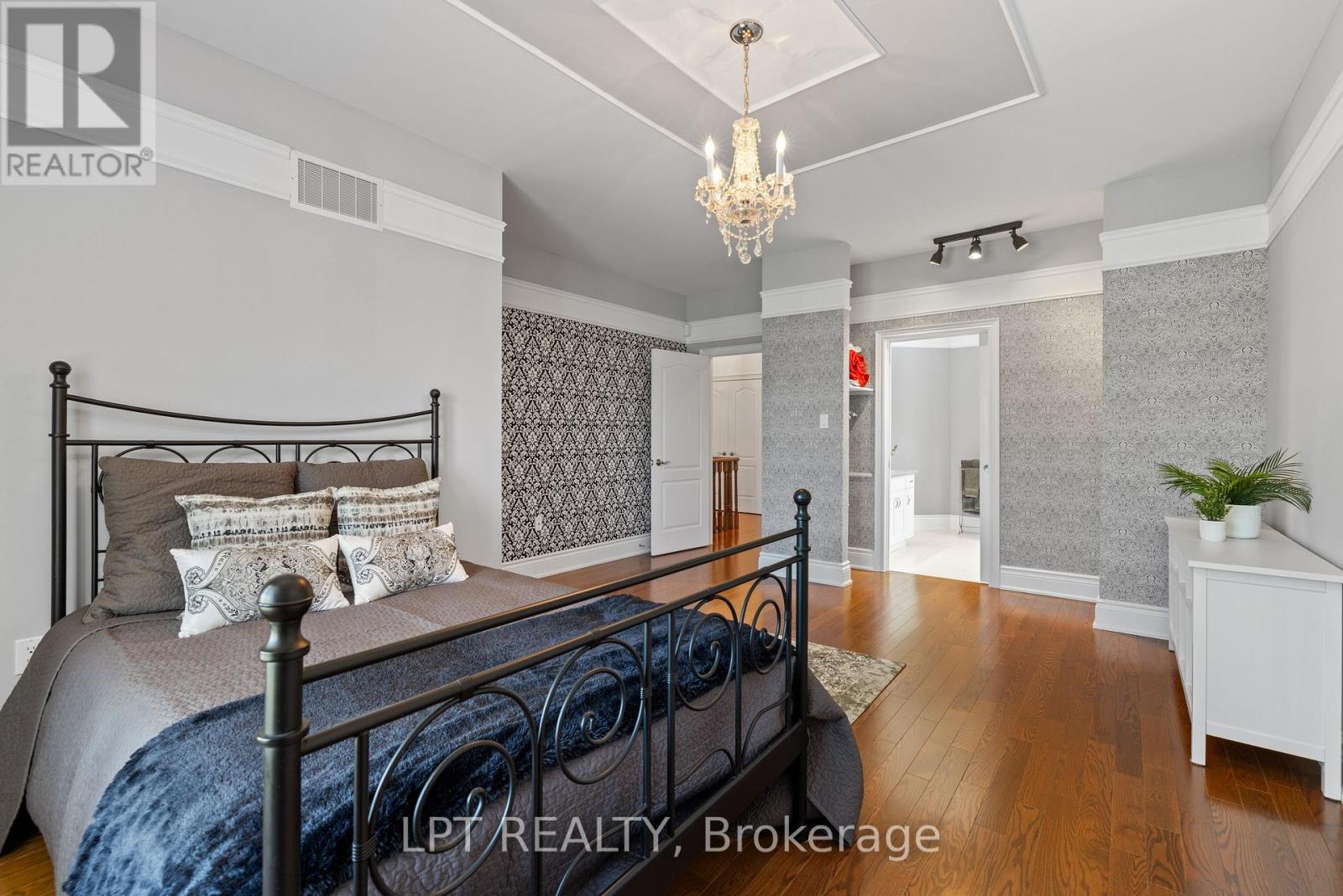 5 WOLFORD COURT — photo 26