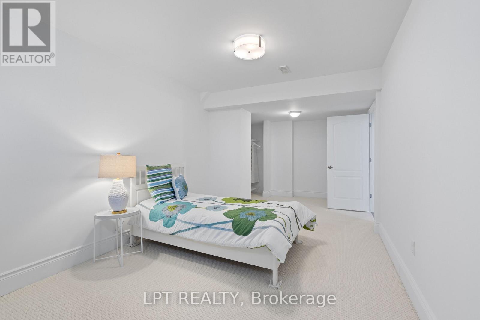 5 WOLFORD COURT — photo 35