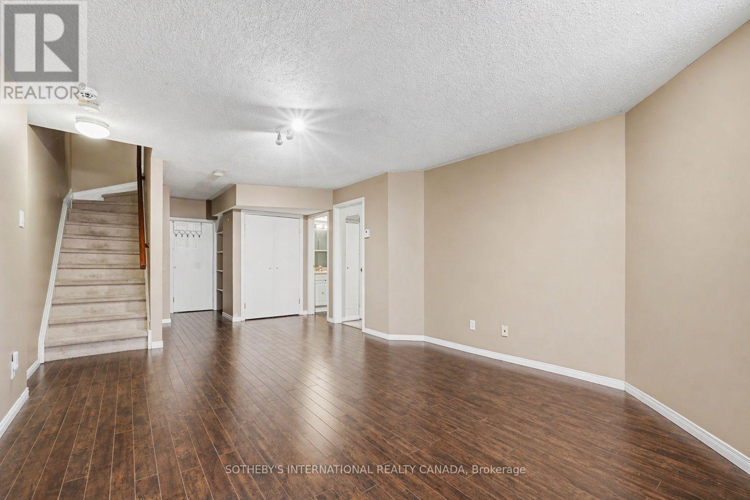 55 CHANTILLY GATE — photo 16
