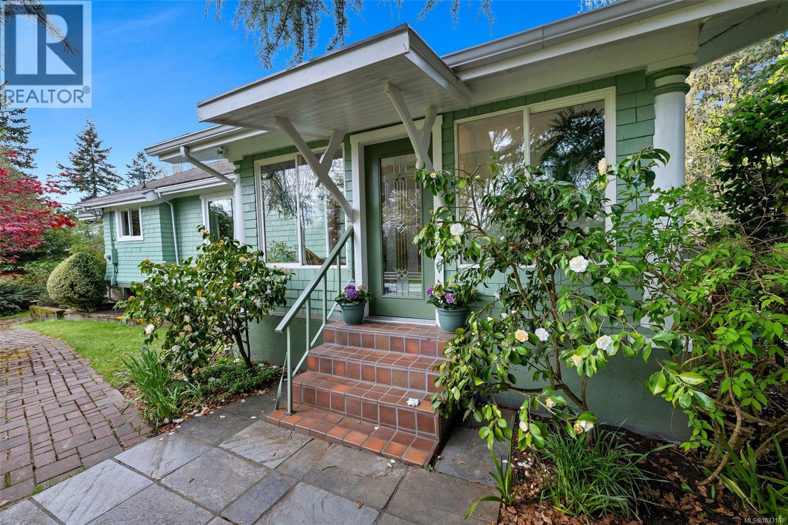  7356 Wallace Drive, Central Saanich