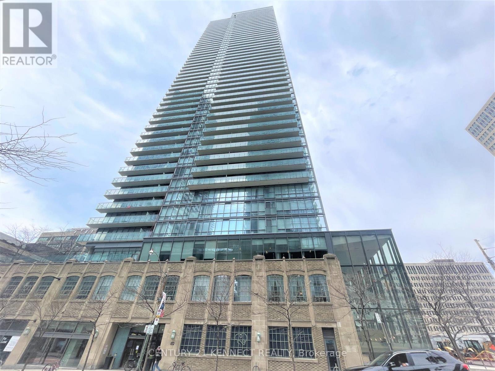 Listing photo of 608 - 832 BAY STREET