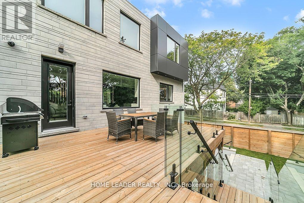 169 POYNTZ AVENUE — photo 6