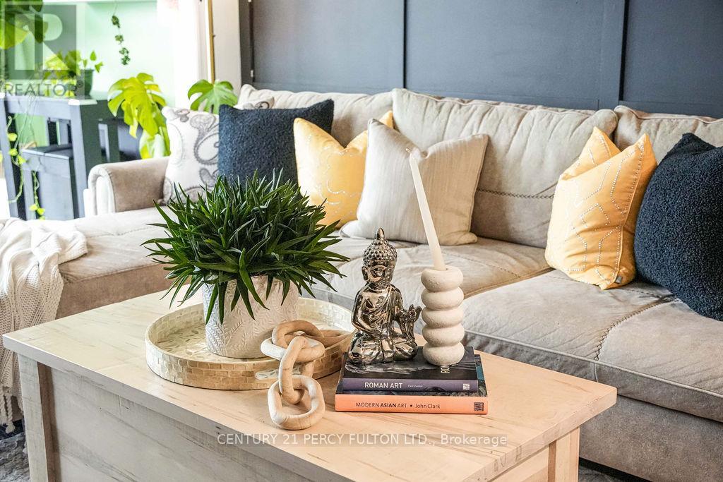 #1201 725 KING STREET W - 13