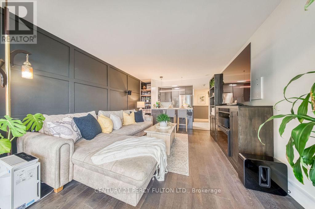 #1201 725 KING STREET W - 16