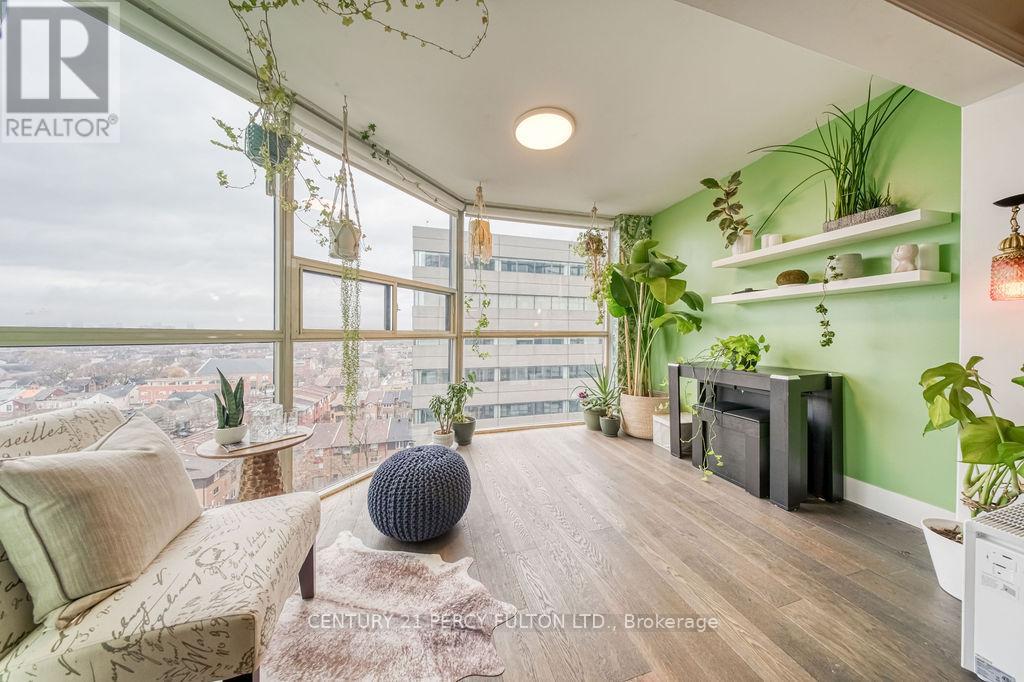 #1201 725 KING STREET W - 18