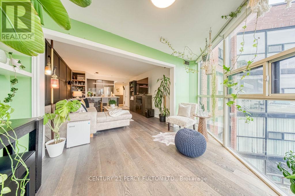 #1201 725 KING STREET W - 21