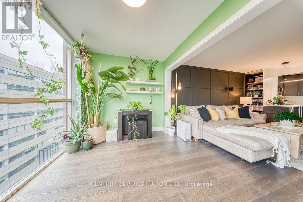#1201 725 KING STREET W - 22