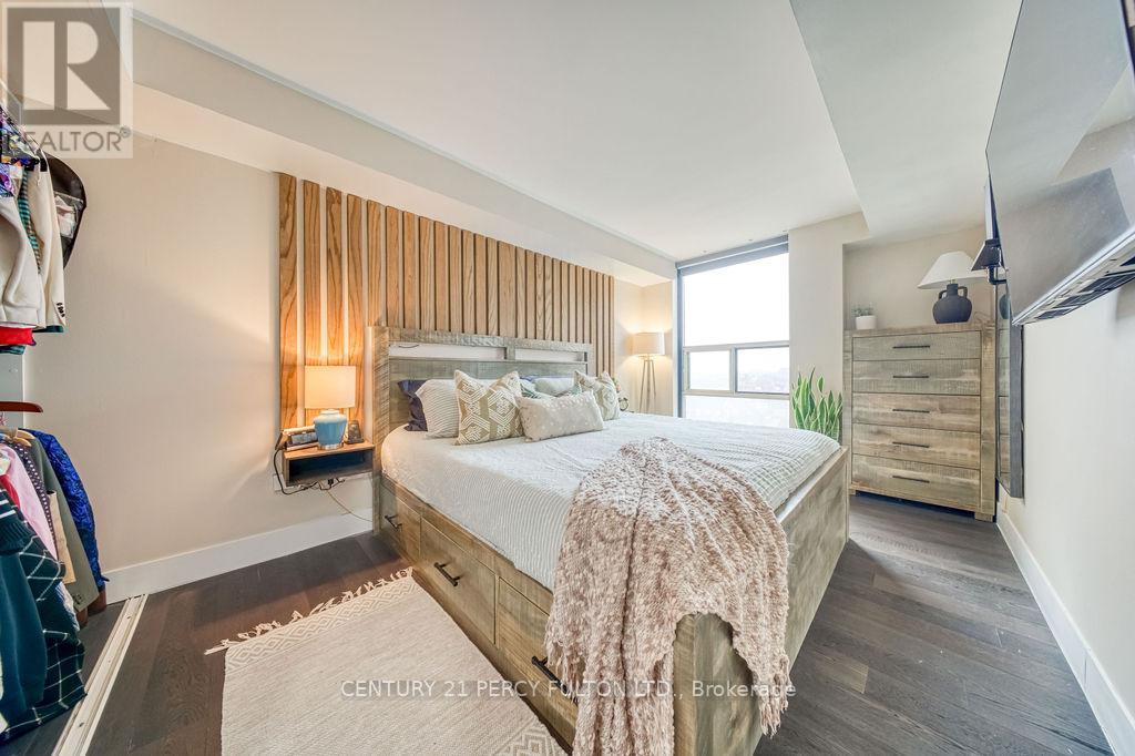 #1201 725 KING STREET W - 23