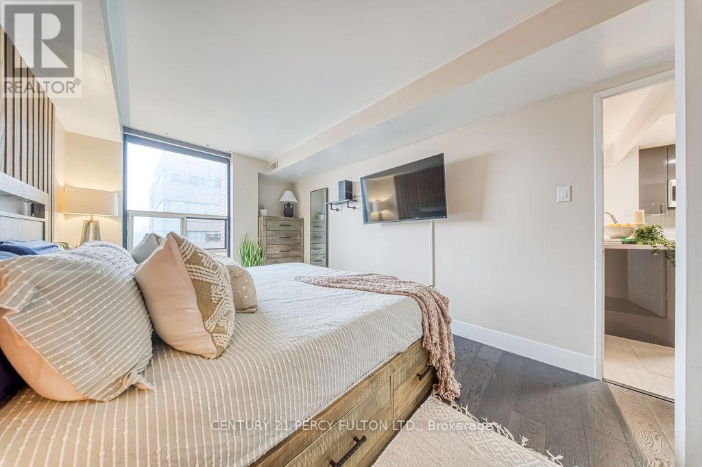#1201 725 KING STREET W - 26