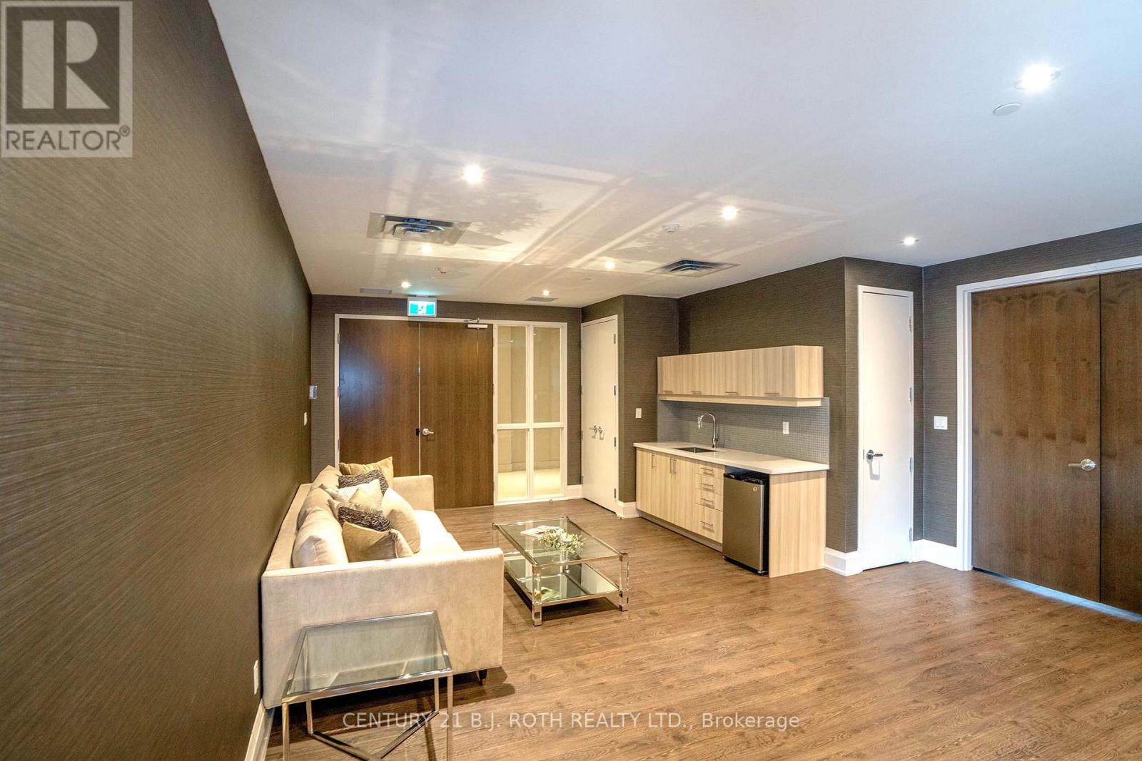 #313 15277 YONGE STREET S - 32