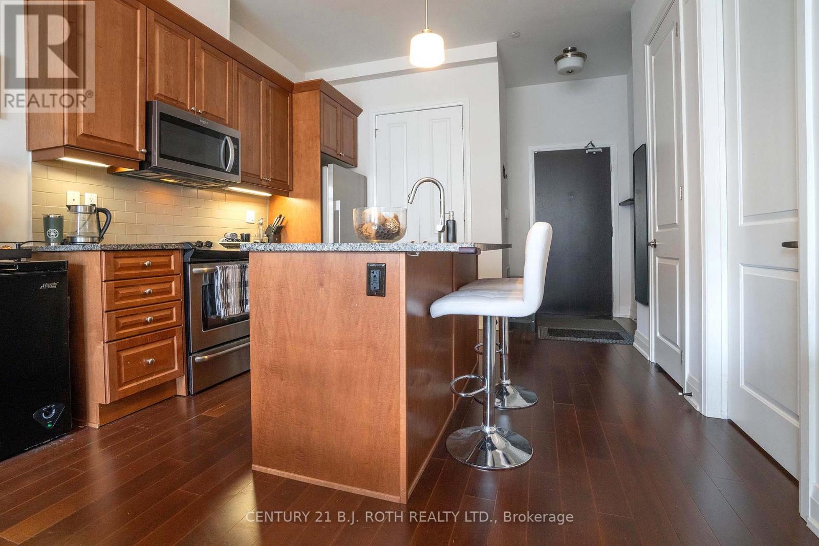 #313 15277 YONGE STREET S - 9