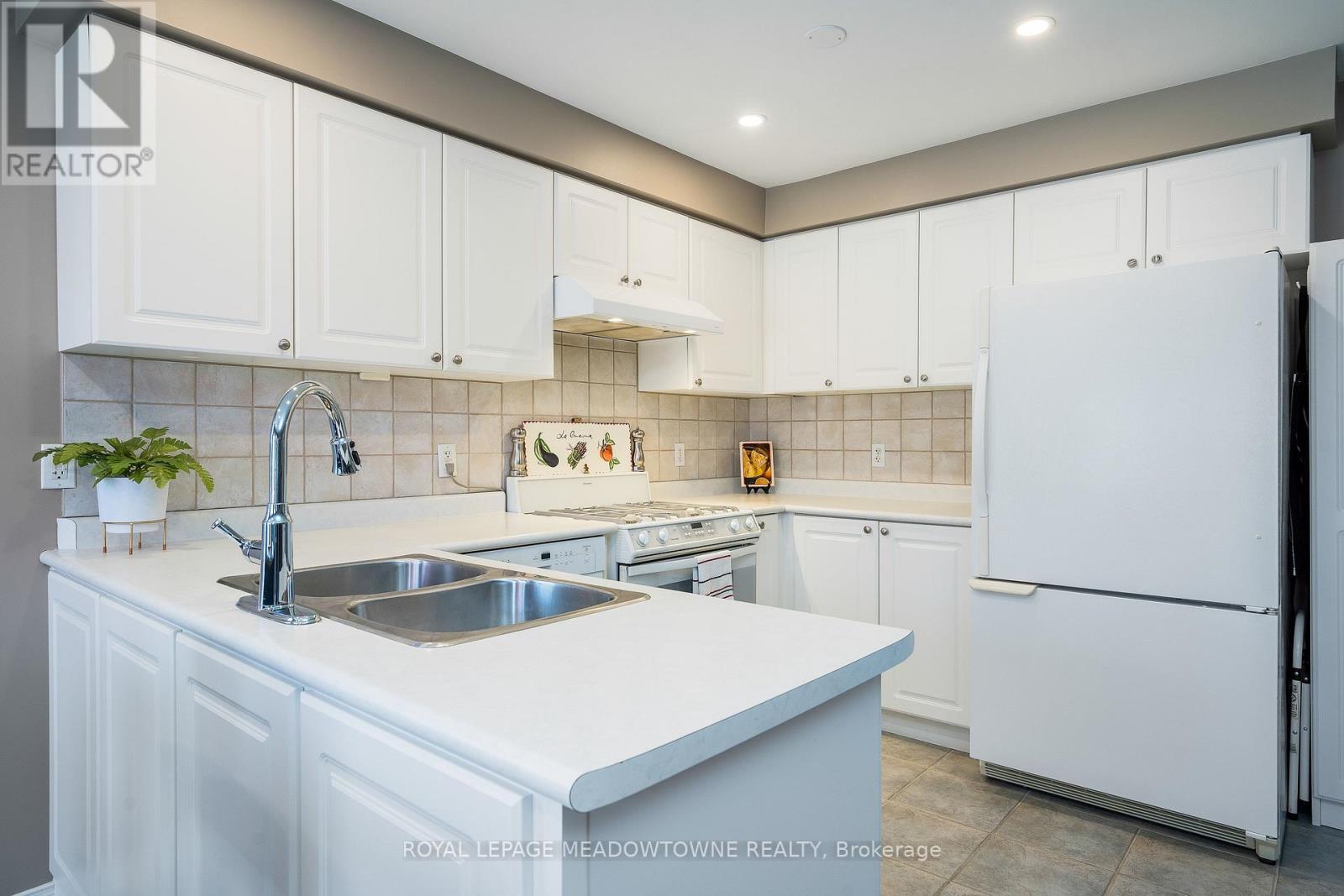 30 CRANBERRY HEIGHTS - 18