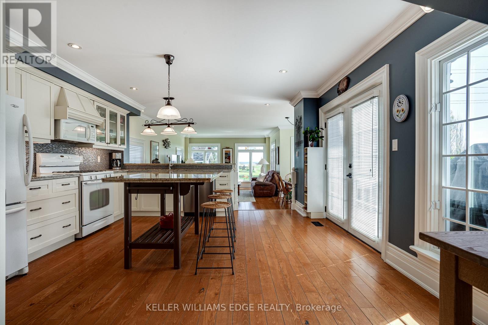849 BEACH BOULEVARD — photo 15