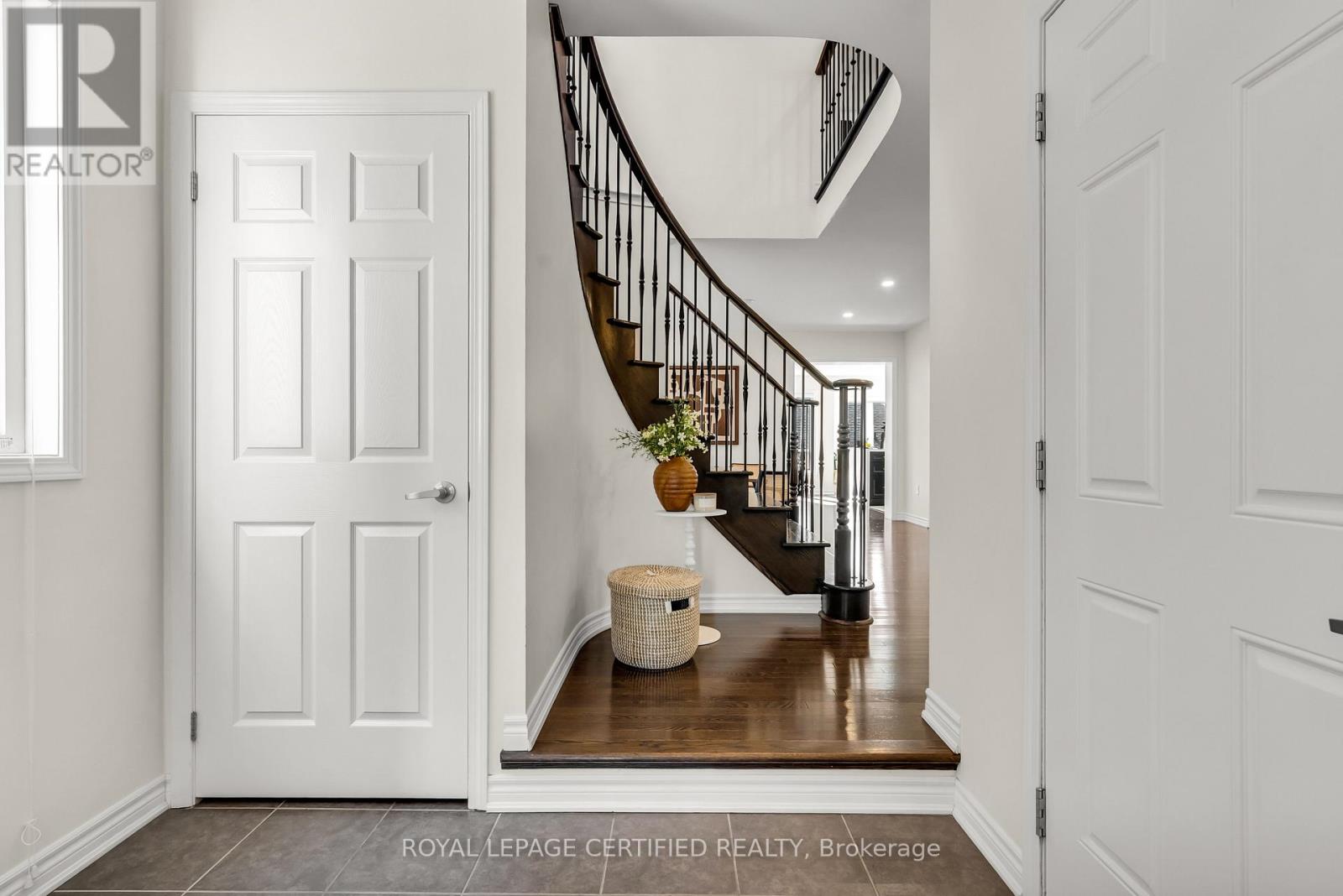 31 PEER COURT - photo 4