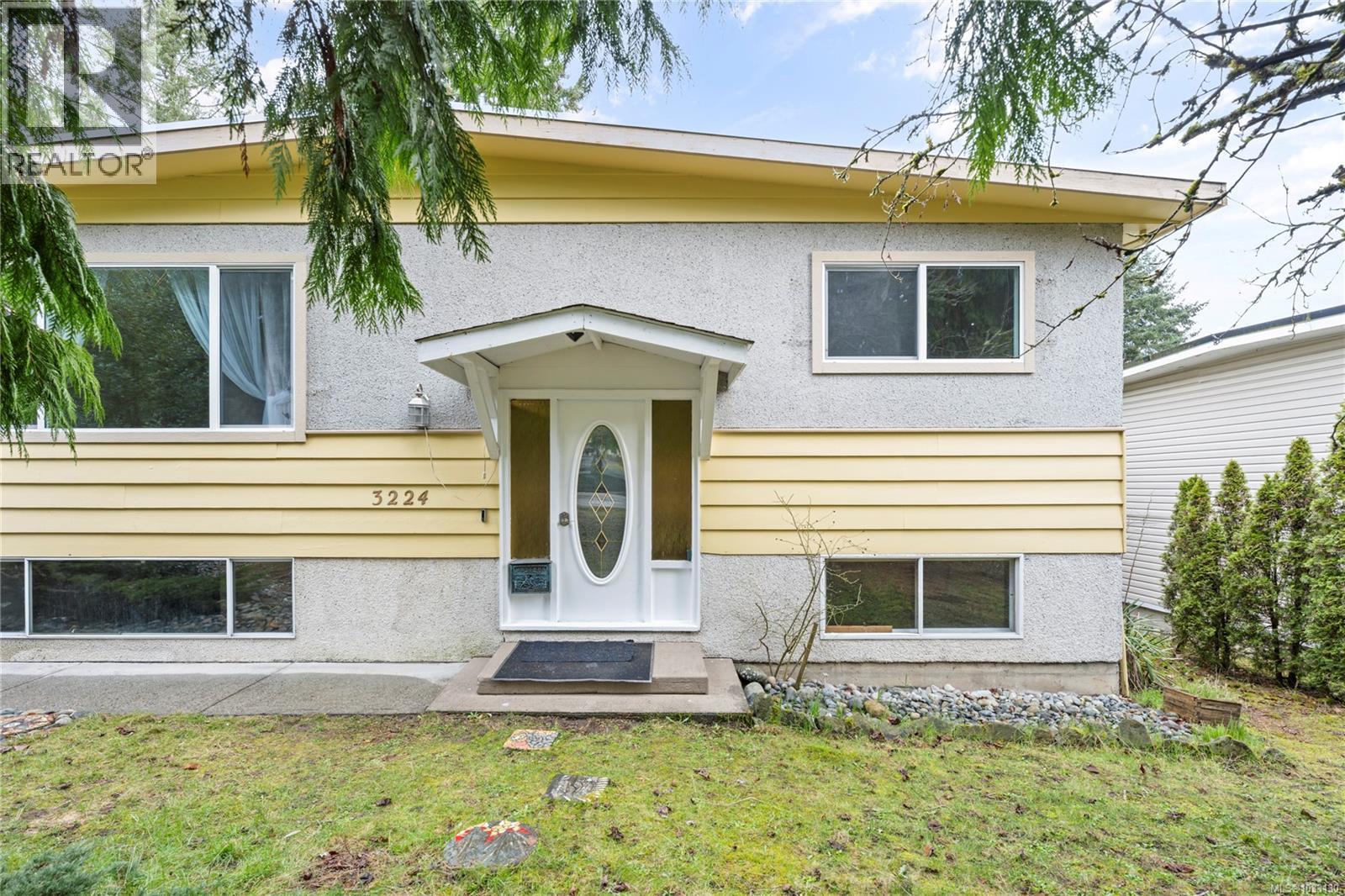 3224 Uplands Dr - 1