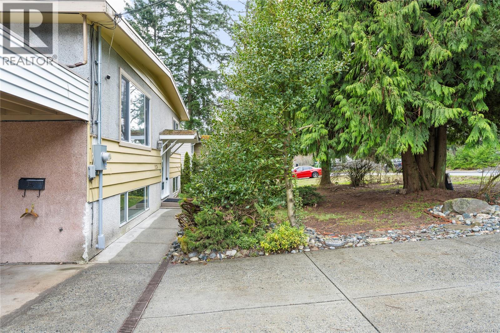 3224 Uplands Dr - 35