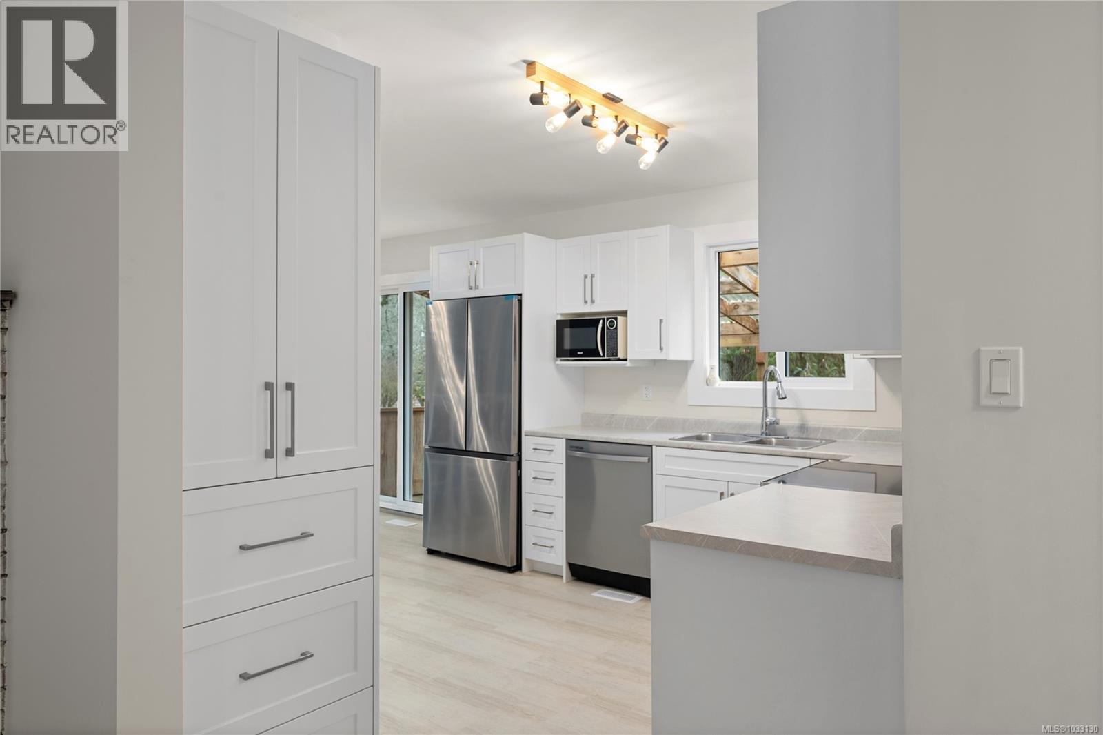 3224 Uplands Dr - 4