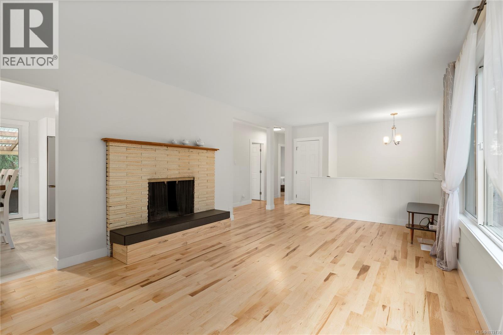 3224 Uplands Dr - 8