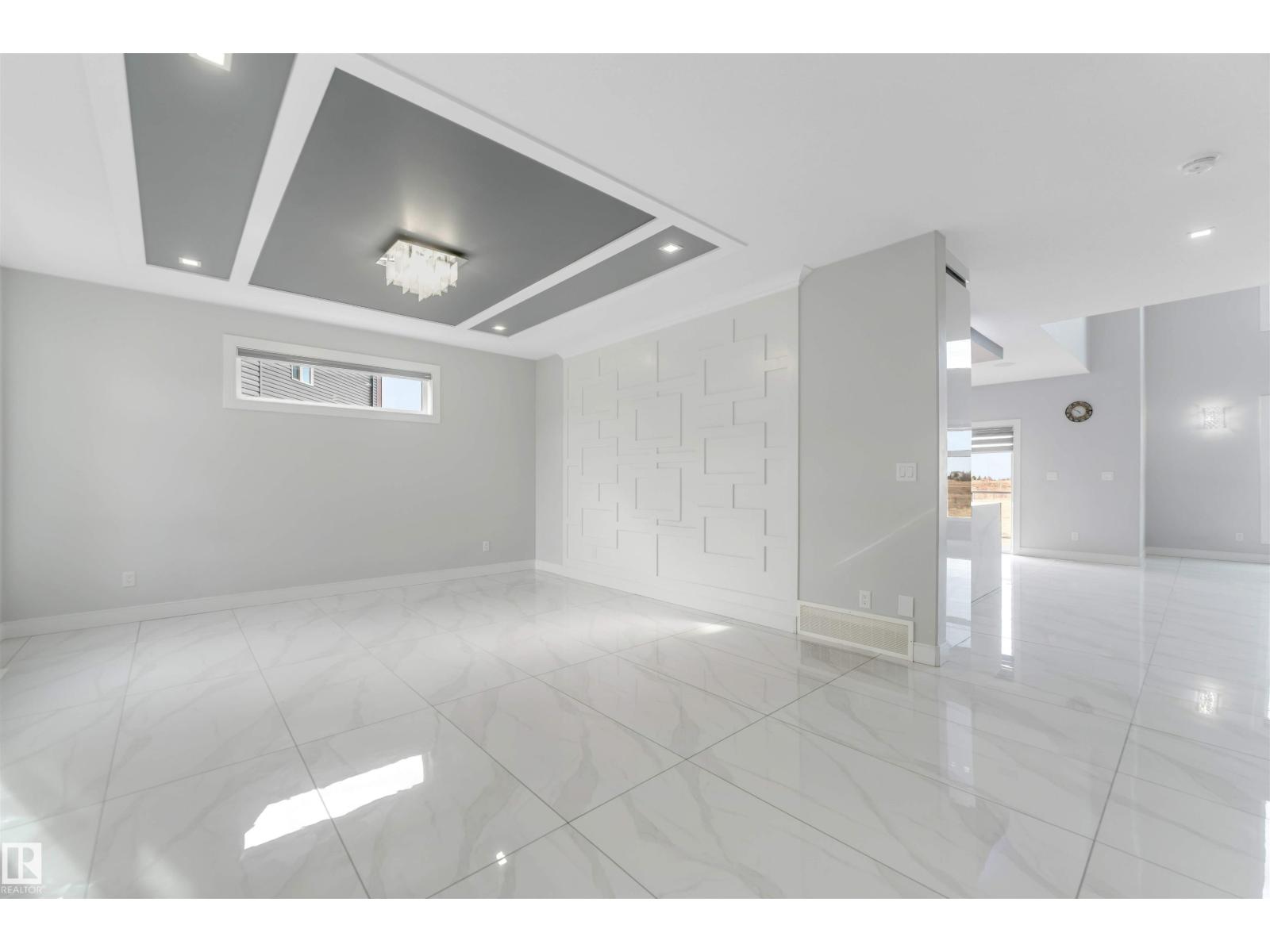 3736 1 AV SW SW - 15