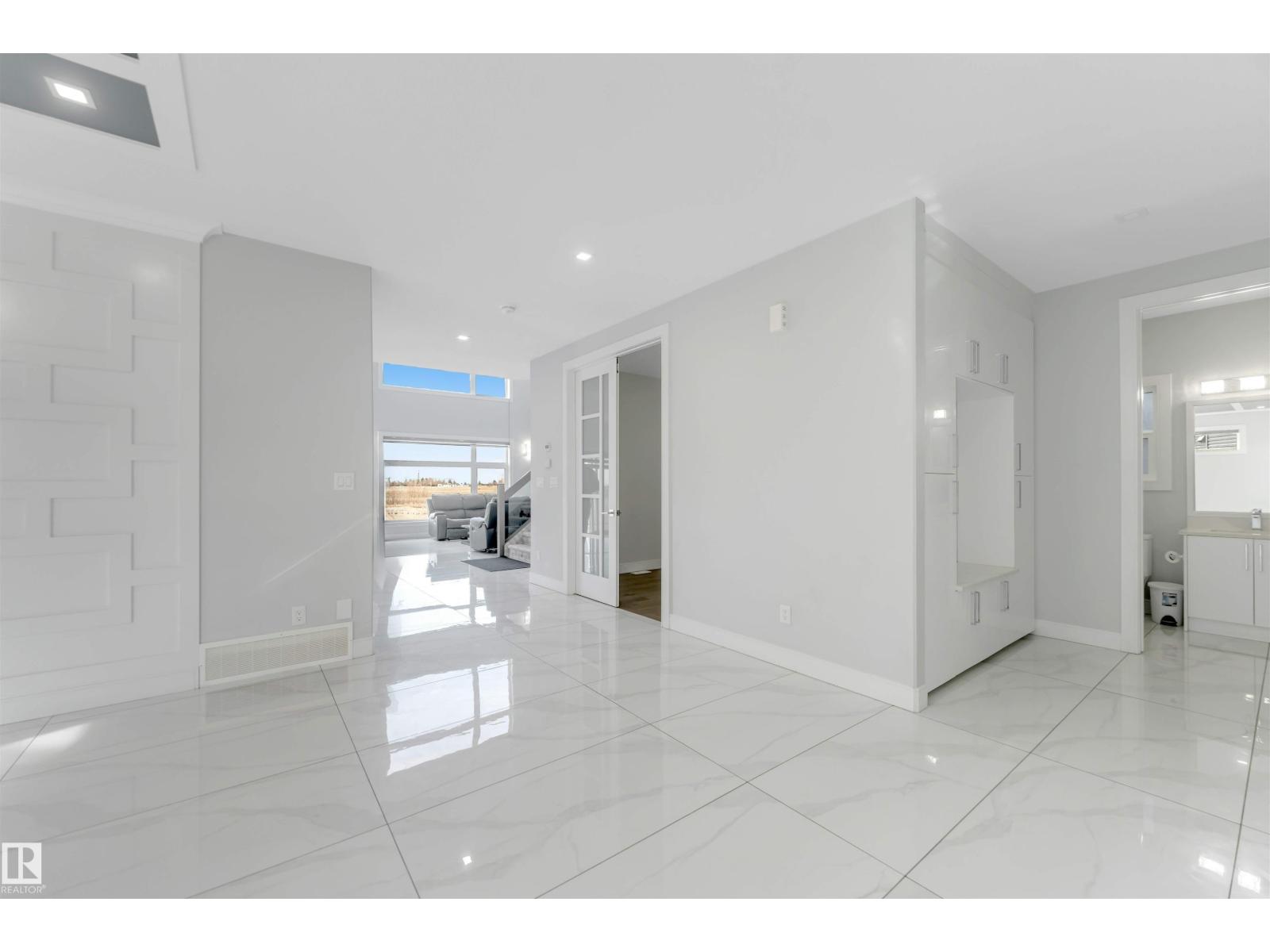 3736 1 AV SW SW - 17