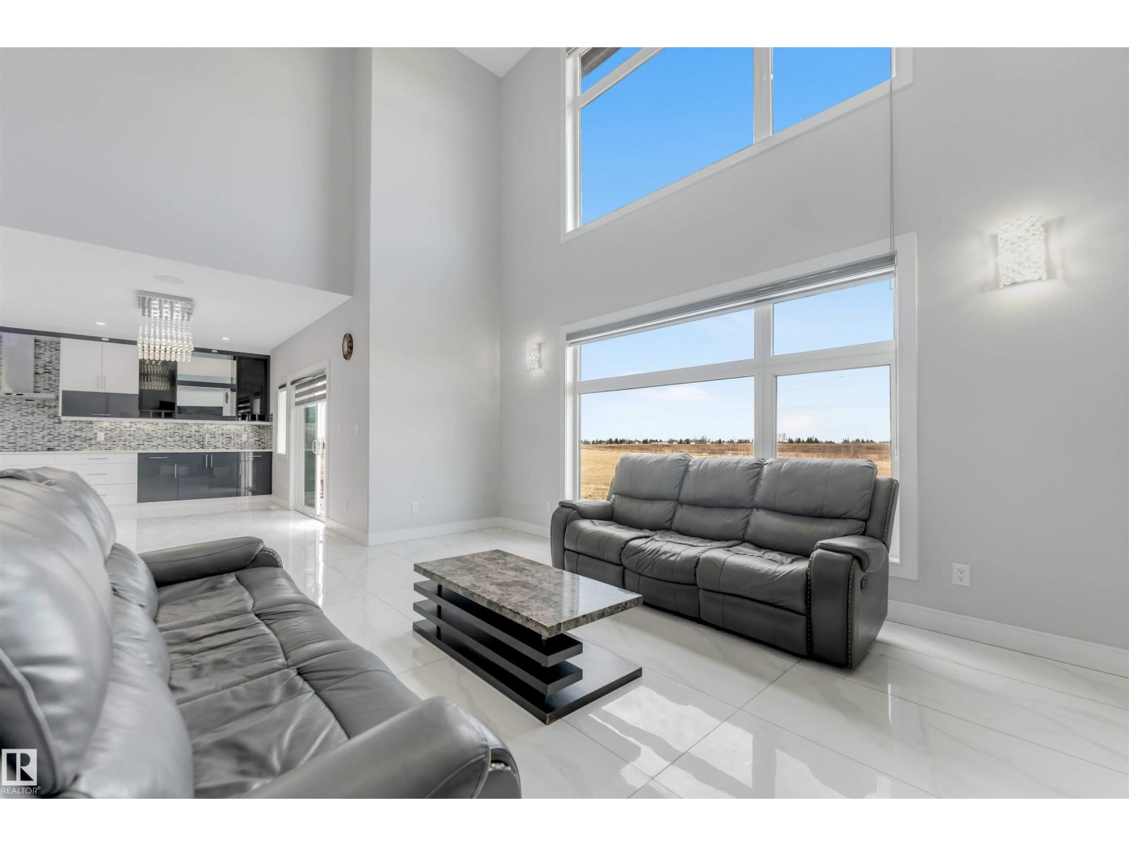3736 1 AV SW SW - 22