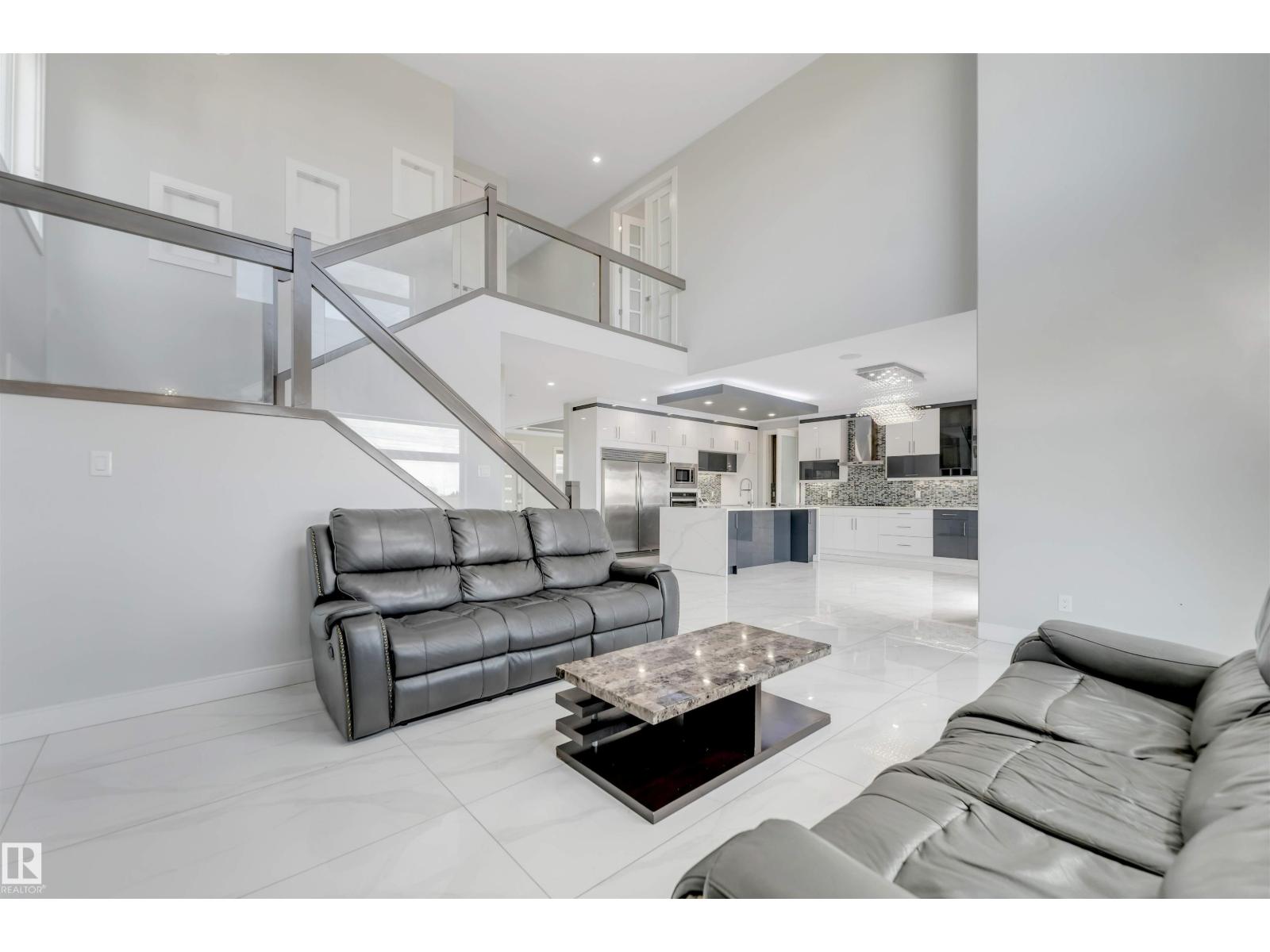 3736 1 AV SW SW - 23