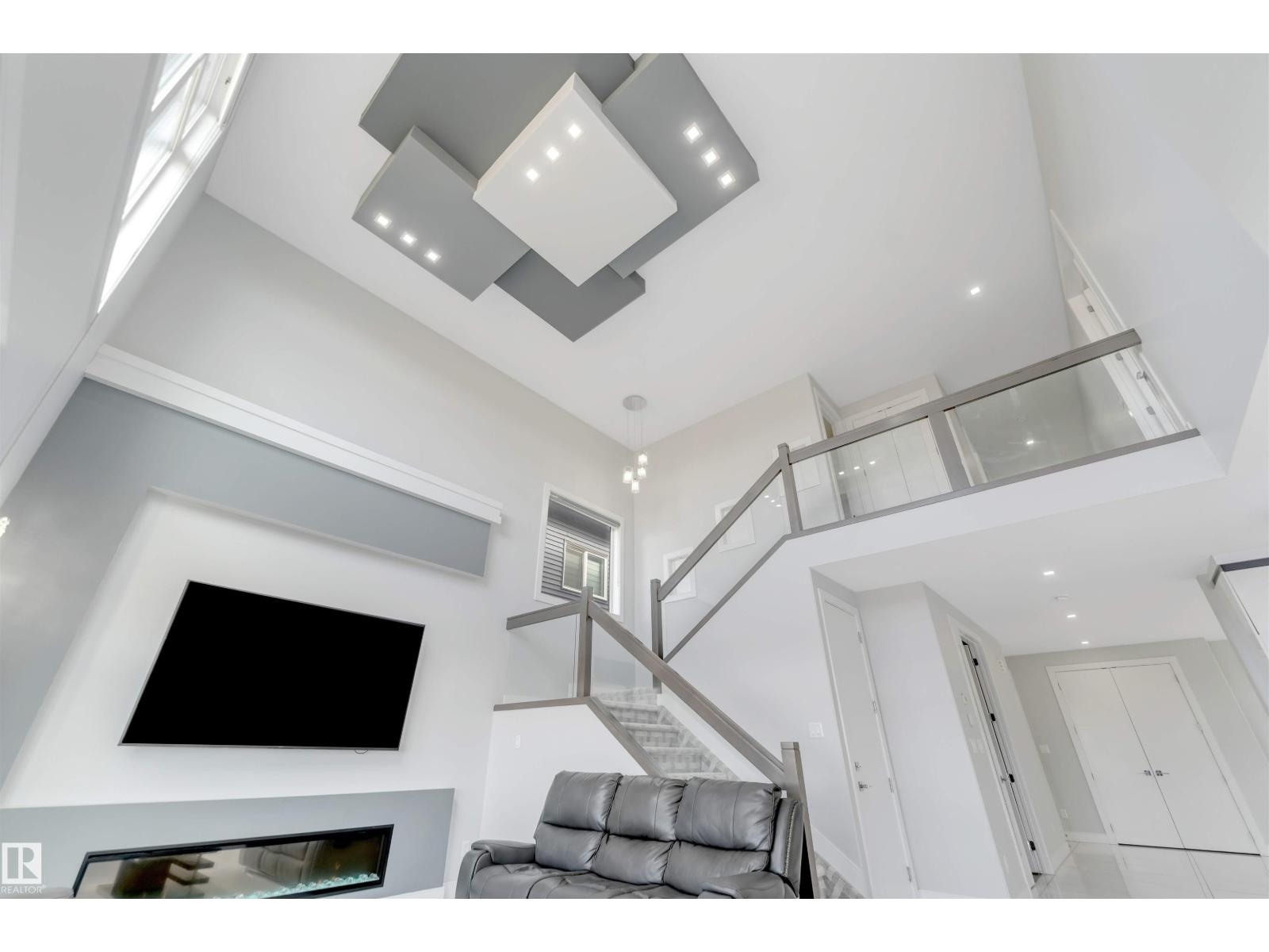 3736 1 AV SW SW - 25