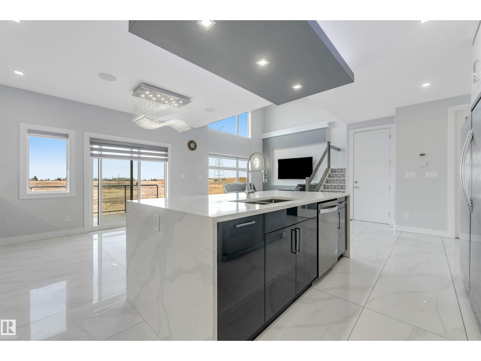 3736 1 AV SW SW - 30