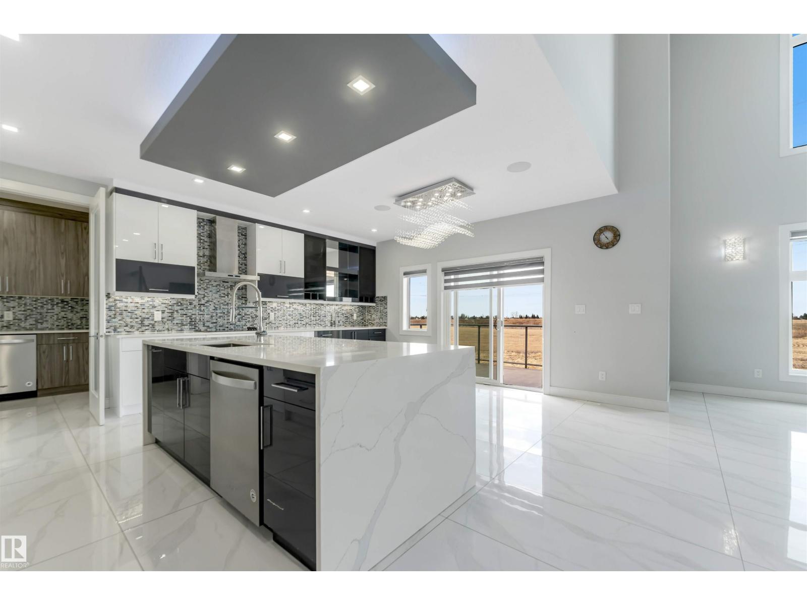 3736 1 AV SW SW - 31