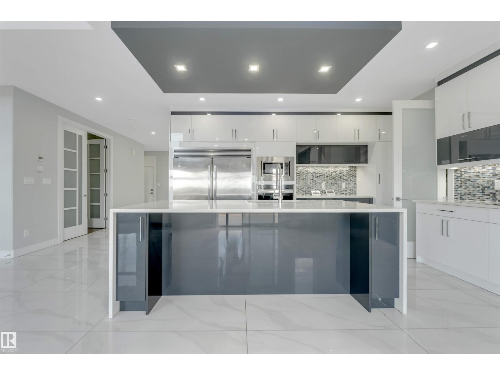 3736 1 AV SW SW - 36