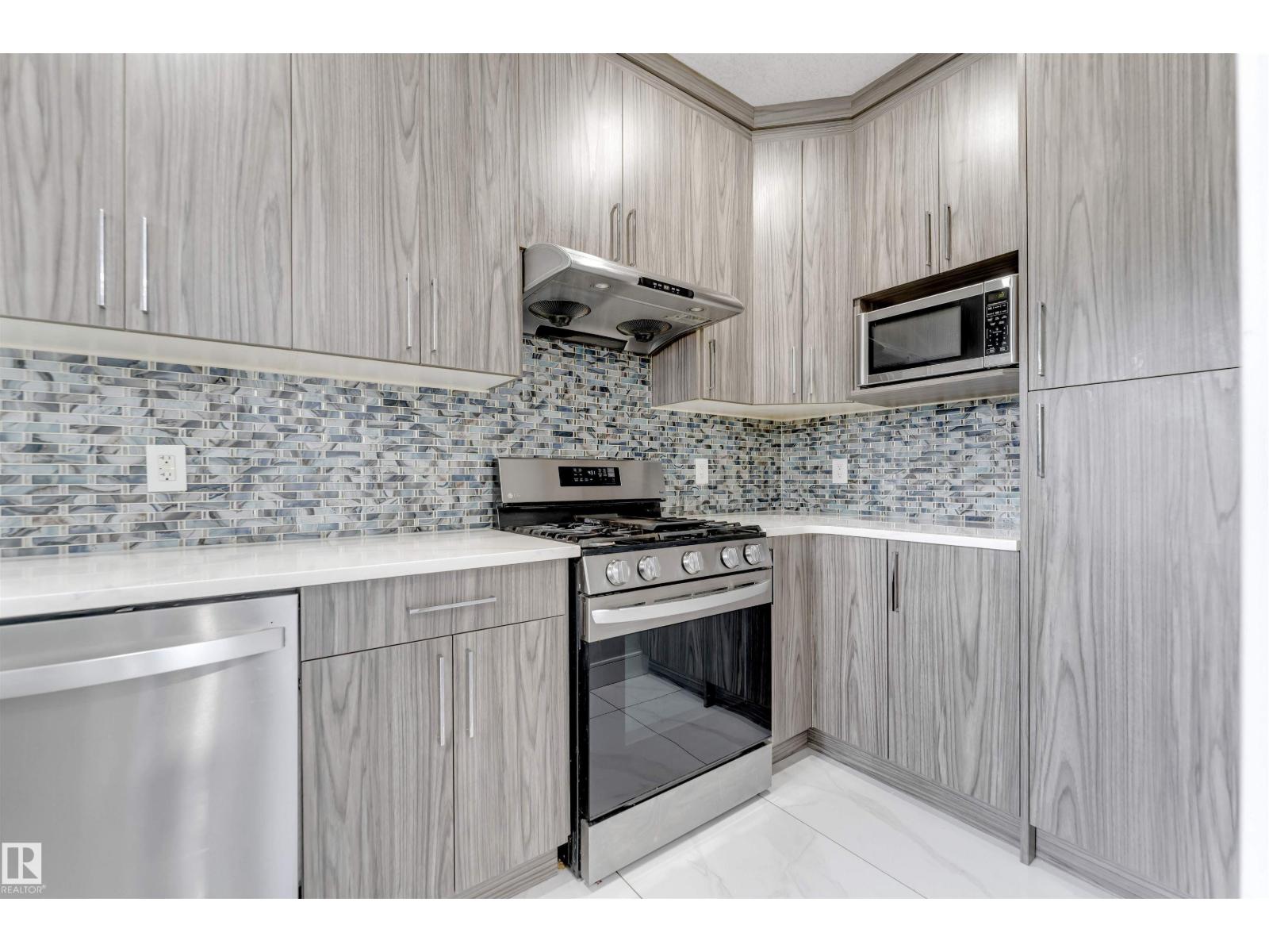 3736 1 AV SW SW - 38