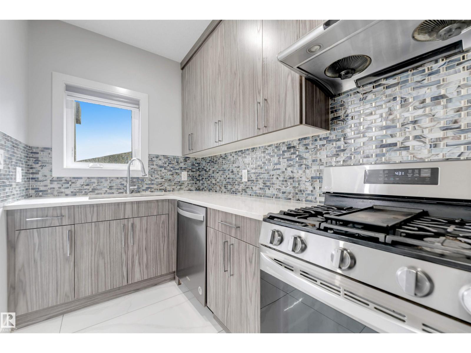 3736 1 AV SW SW - 39