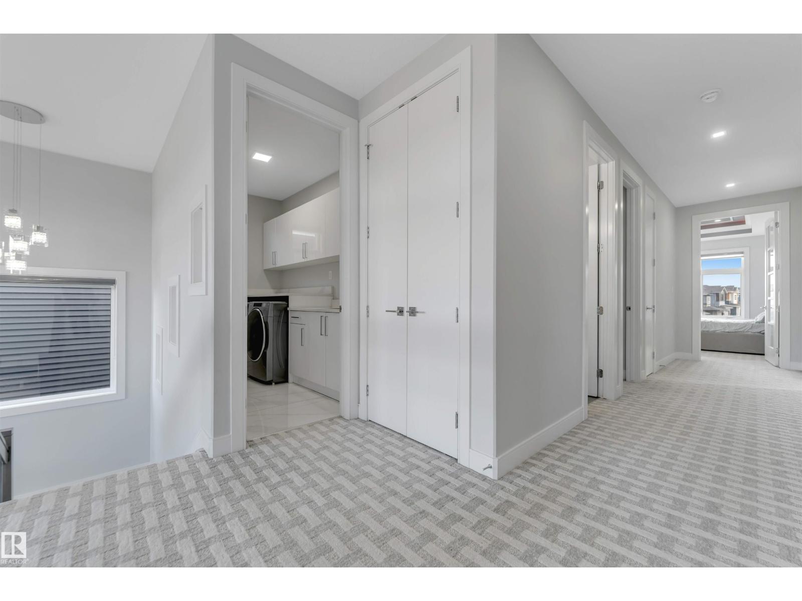 3736 1 AV SW SW - 43