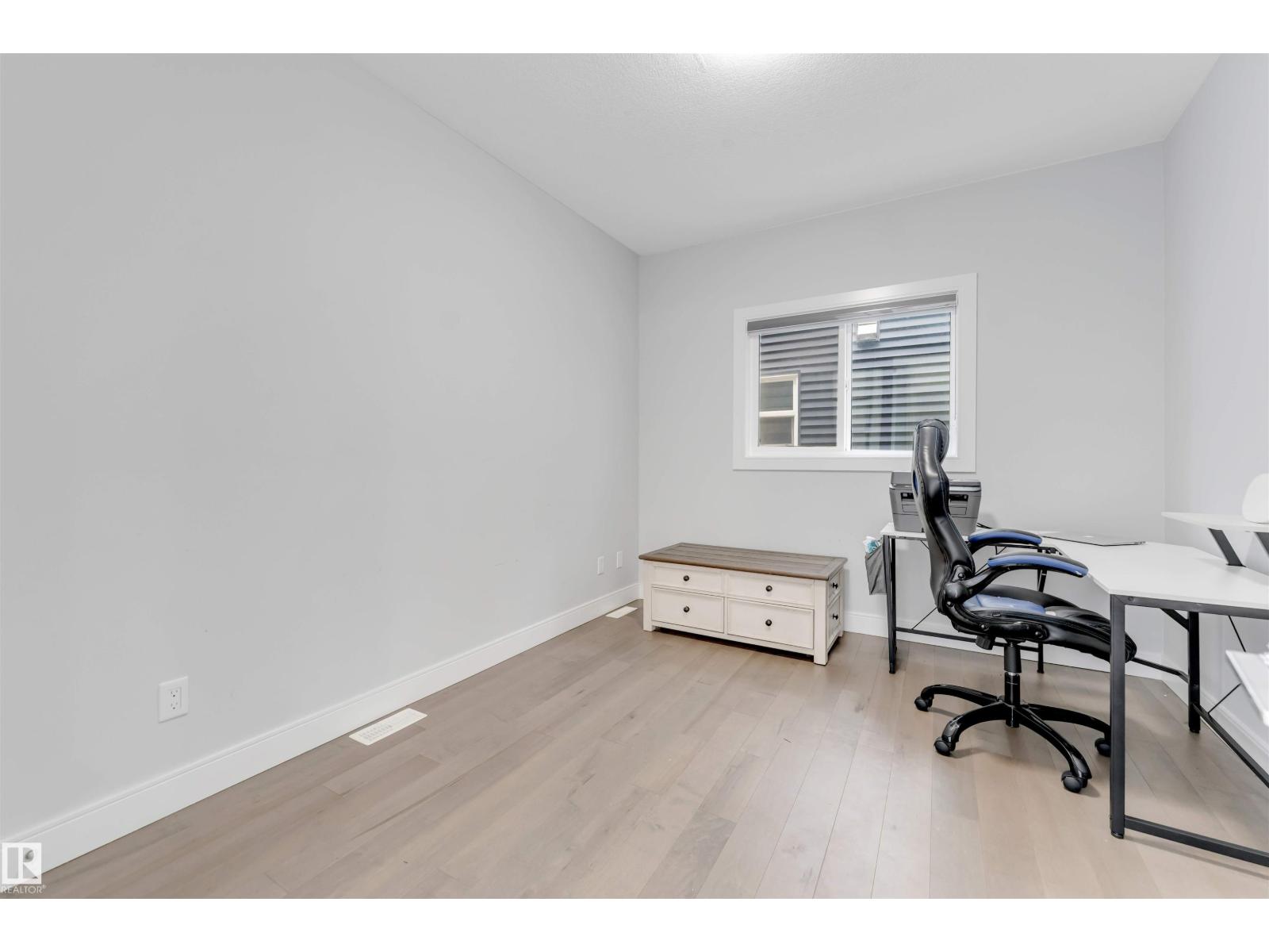 3736 1 AV SW SW - 44