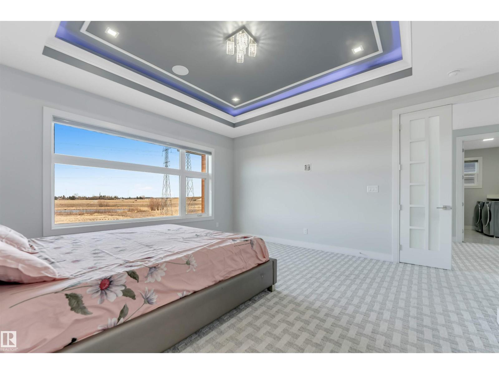 3736 1 AV SW SW - 47