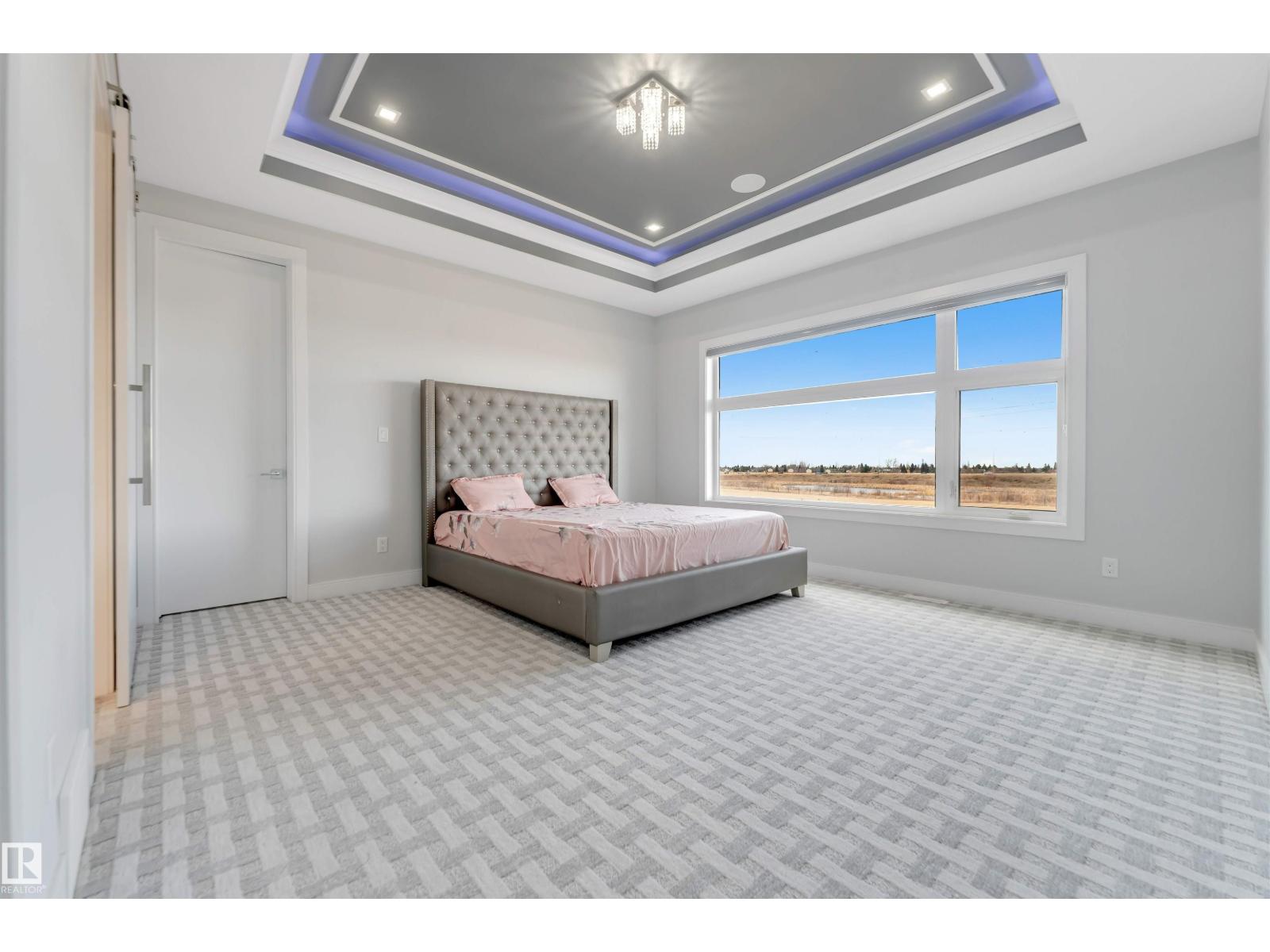 3736 1 AV SW SW - 52