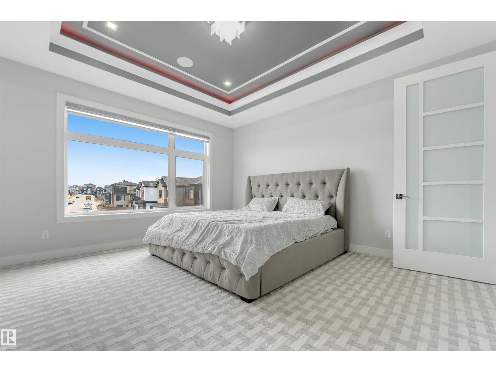 3736 1 AV SW SW - 53