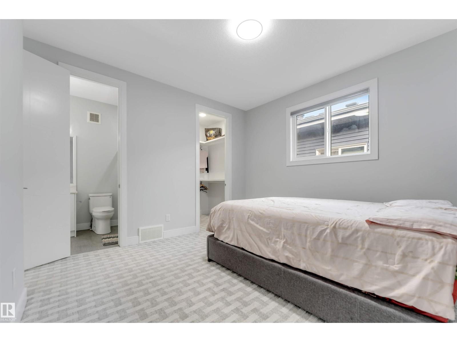 3736 1 AV SW SW - 55