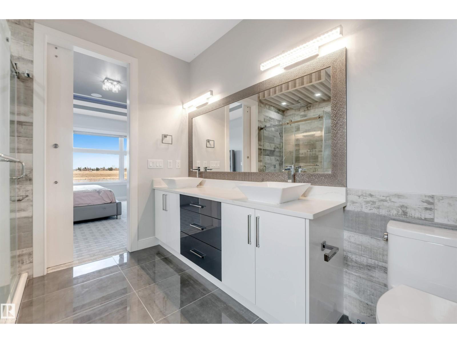 3736 1 AV SW SW - 58